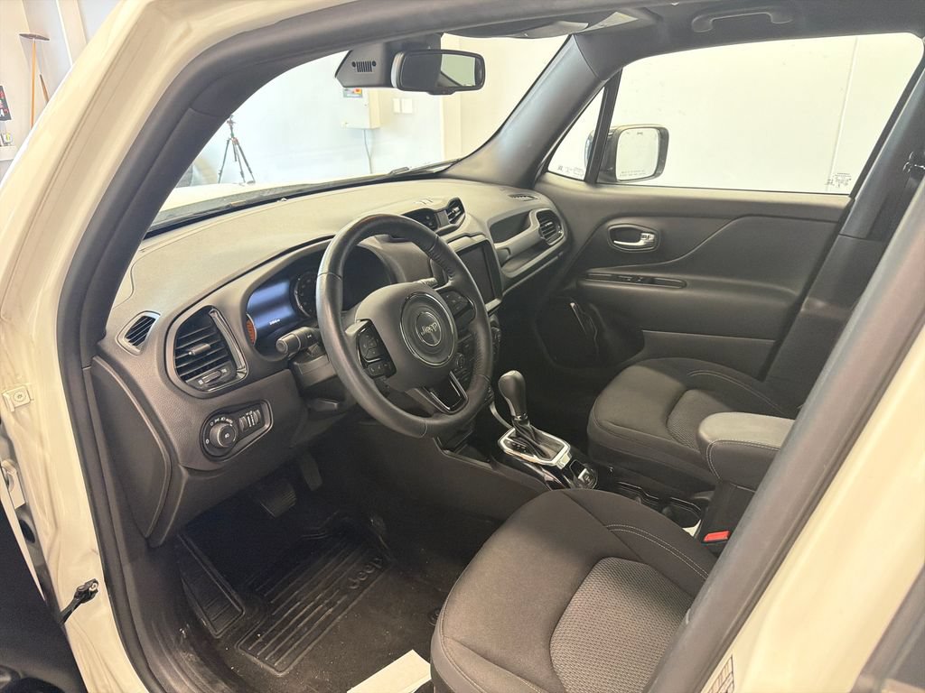 Certified 2022 Jeep Renegade Altitude w/ Convenience Group AWD/4WD image 21