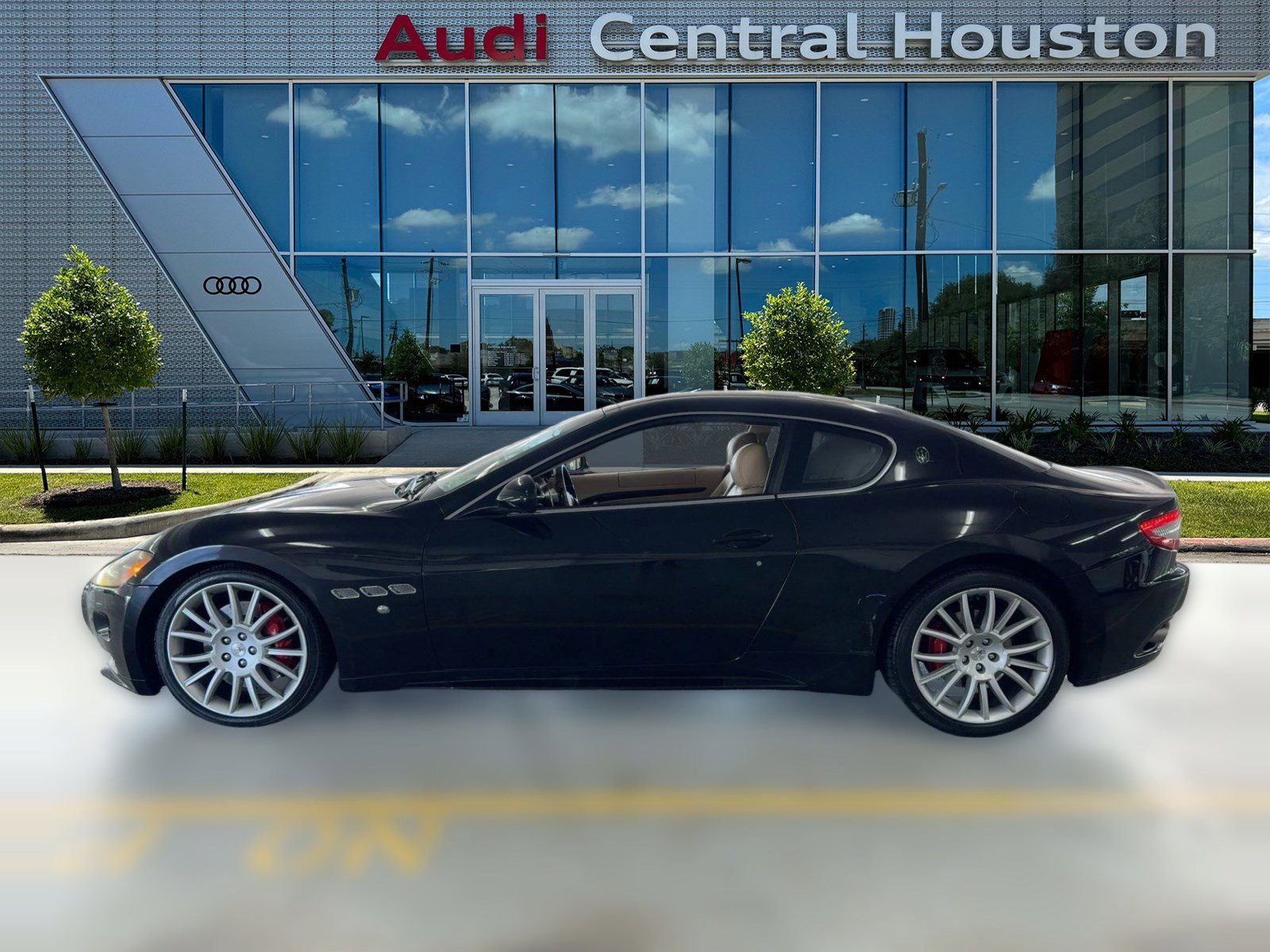 Used 2012 Maserati GranTurismo S image 2