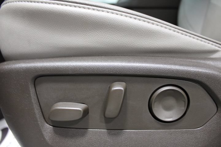 Used 2024 GMC Yukon SLT w/ SLT Luxury Package AWD/4WD image 20