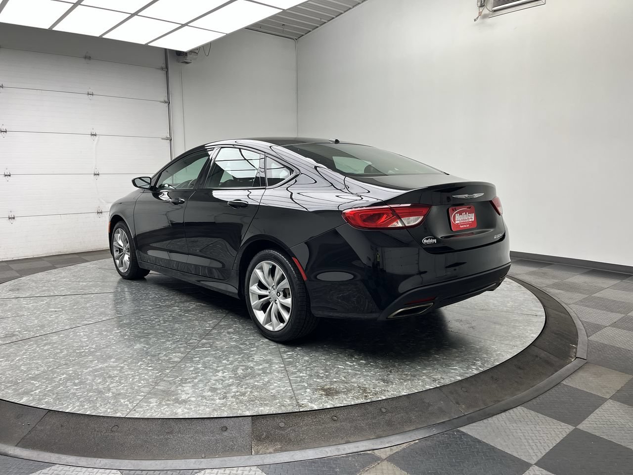 Used 2015 Chrysler 200 S FWD image 2