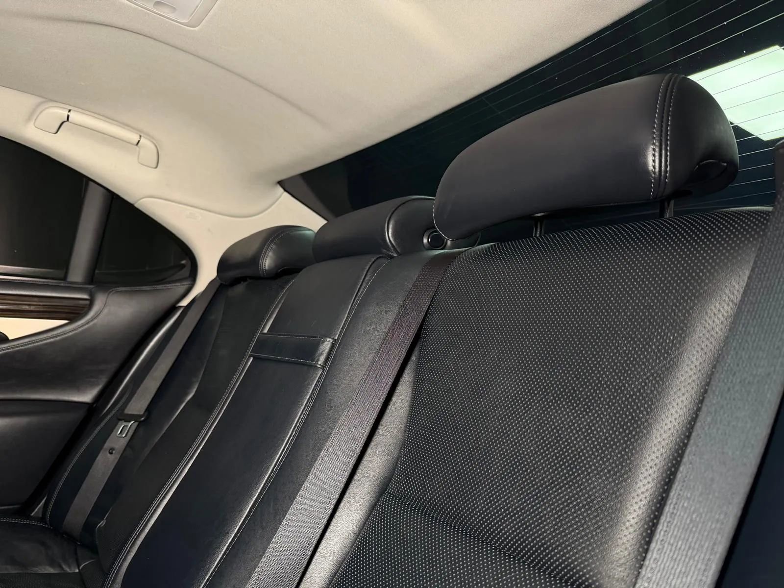 Used 2013 Lexus LS 460 w/ Comfort Pkg image 18