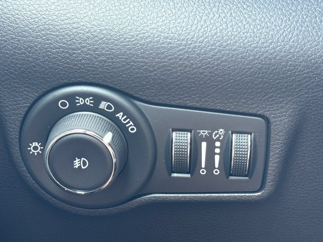 Used 2024 Jeep Compass Latitude AWD/4WD image 29