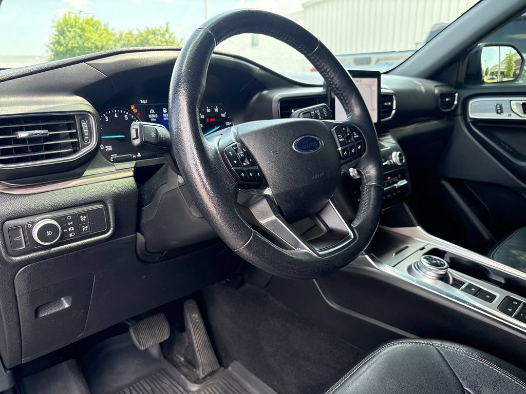 Used 2020 Ford Explorer Limited RWD image 12