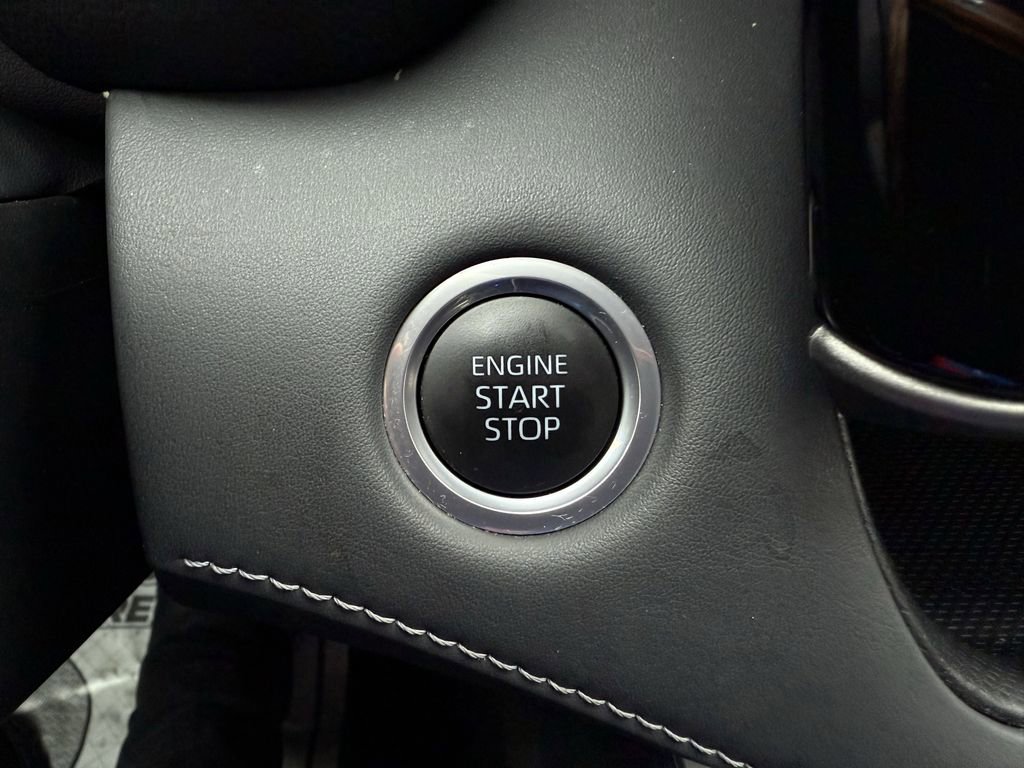 Used 2024 Toyota Highlander Limited image 18