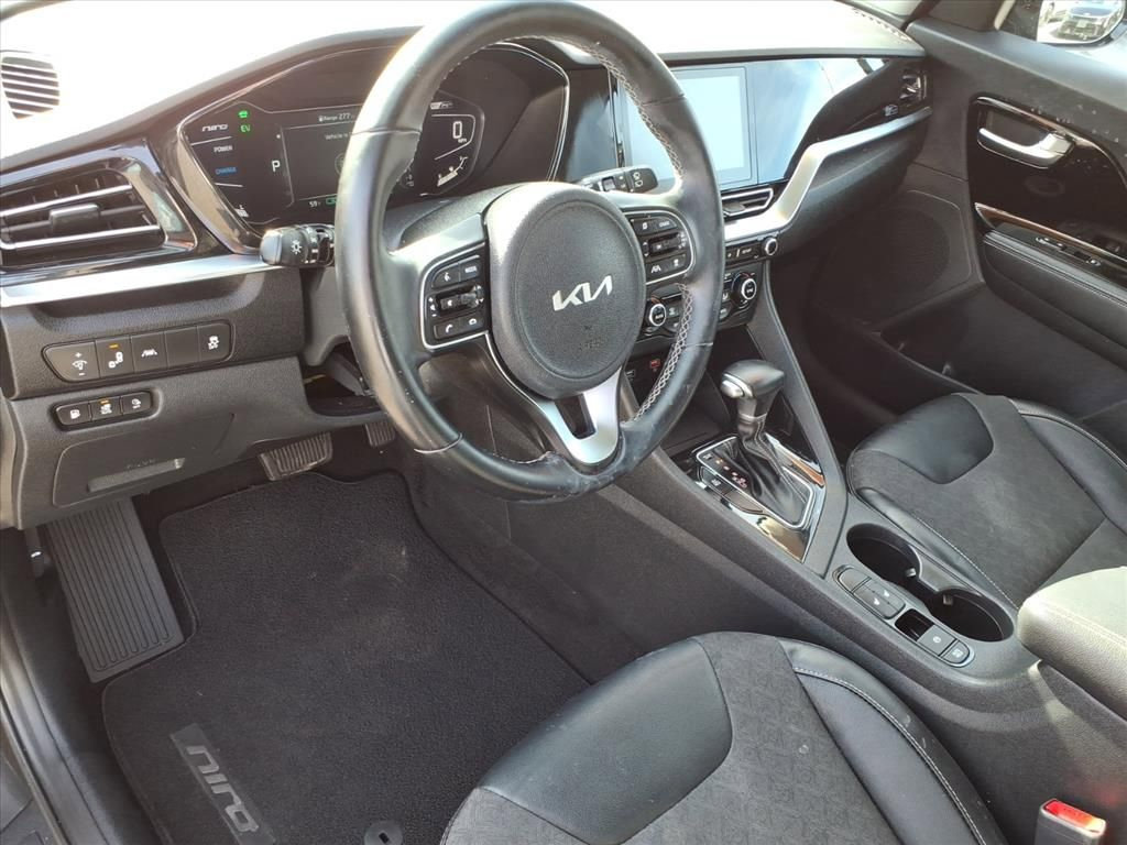 Used 2022 Kia Niro EX image 10