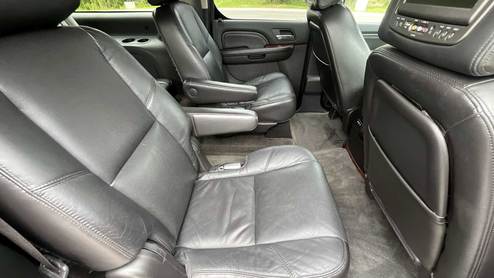 Used 2010 Cadillac Escalade ESV Luxury AWD/4WD image 12