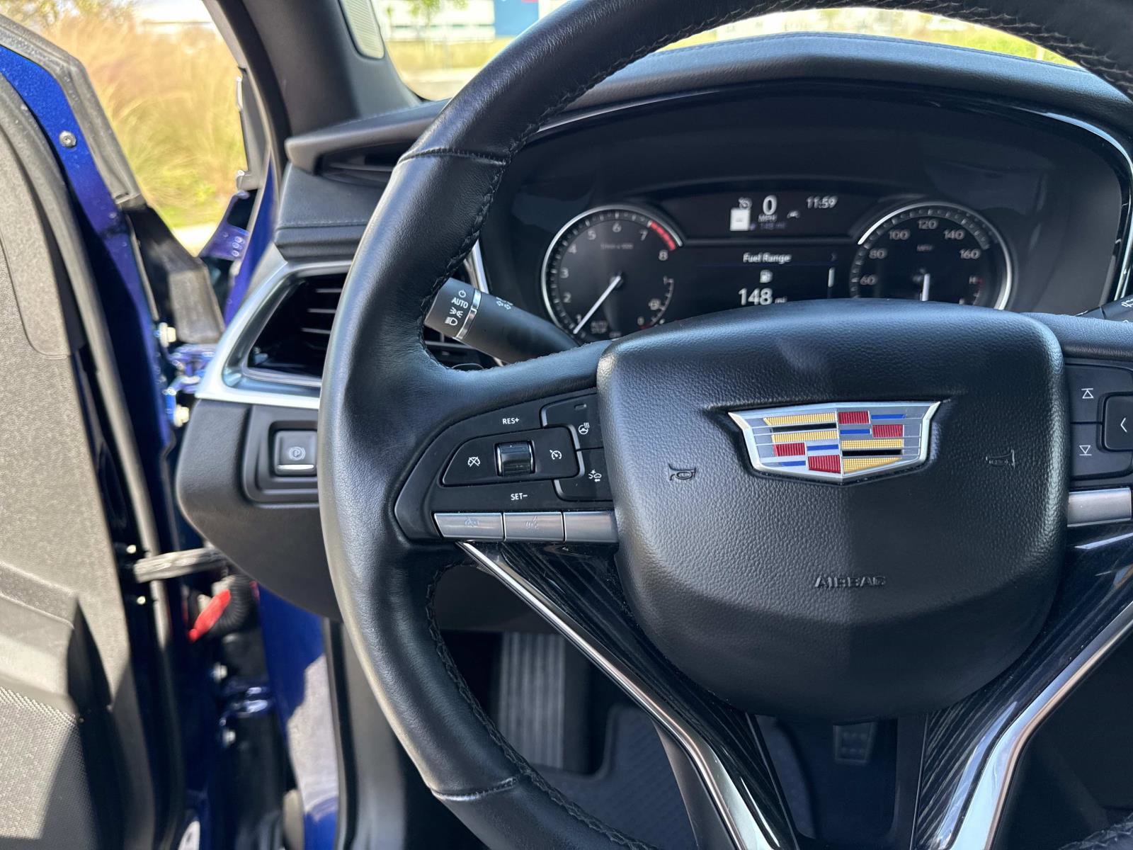 Used 2025 Cadillac XT6 Premium Luxury image 31