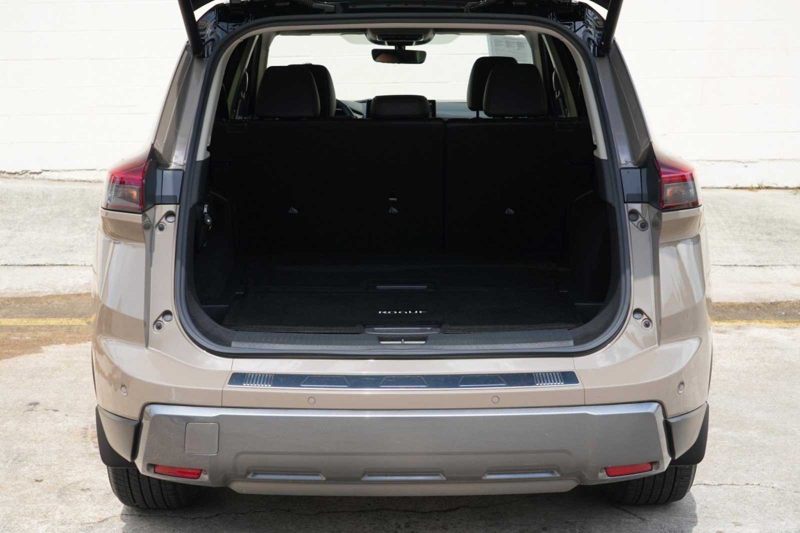 Used 2024 Nissan Rogue SL w/ SL Premium Package FWD image 9