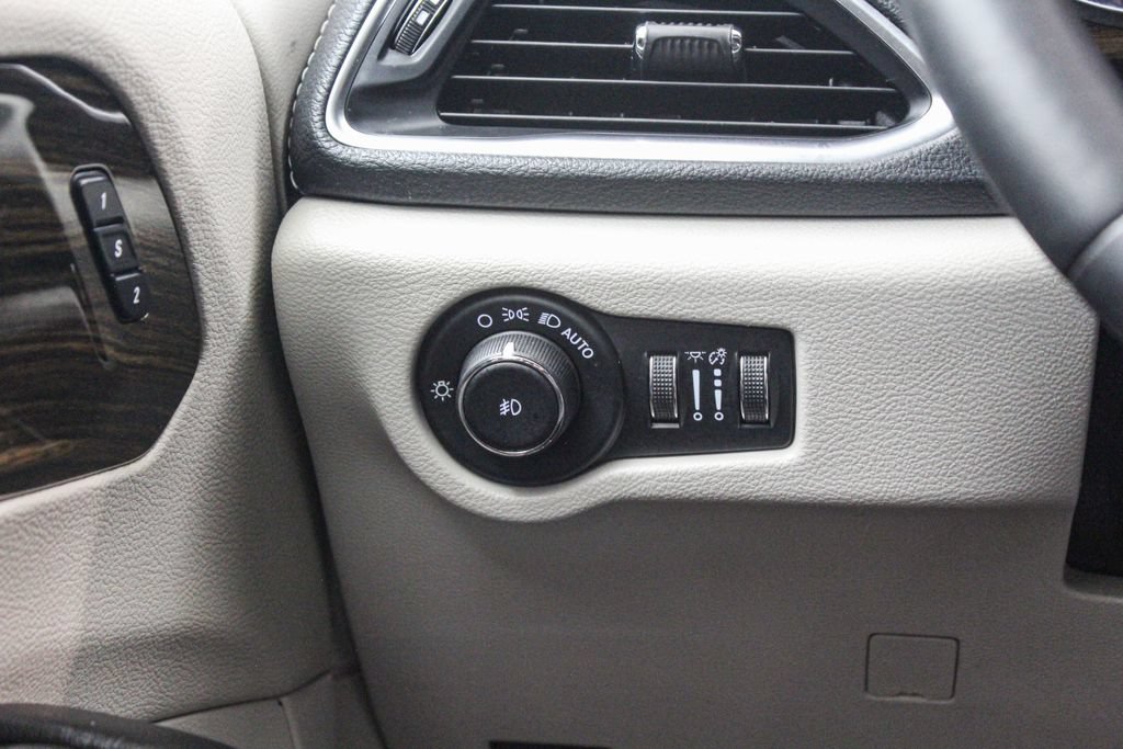 Used 2022 Chrysler Pacifica Limited FWD image 27