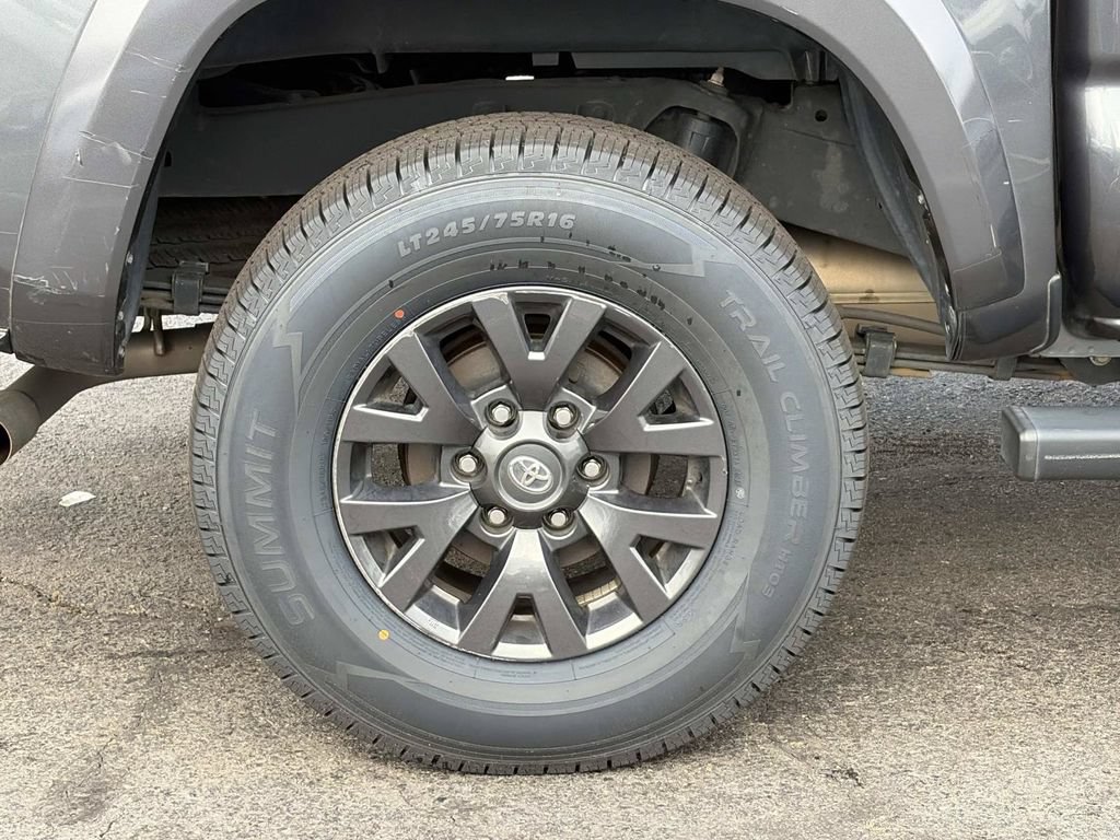 Used 2022 Toyota Tacoma SR5 w/ Technology Package RWD image 9