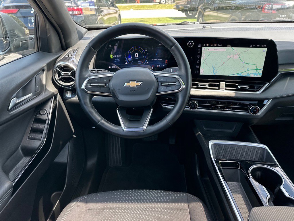 Used 2025 Chevrolet Equinox LT w/ Safety and Technology Package image 6