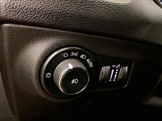 Used 2018 Jeep Compass Latitude w/ Cold Weather Group AWD/4WD image 30