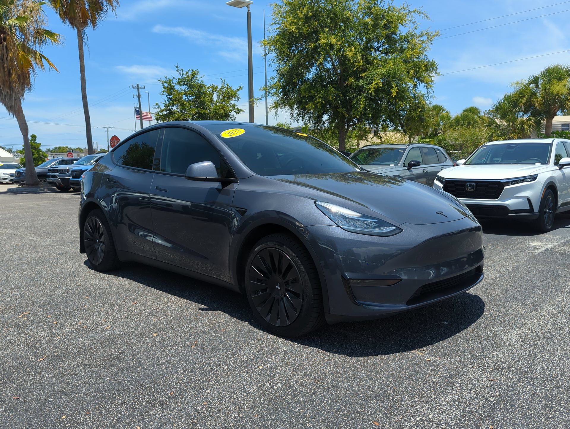 Used 2023 Tesla Model Y Long Range AWD/4WD image 2