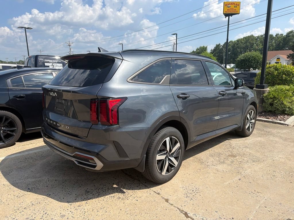 Used 2022 Kia Sorento S FWD image 3