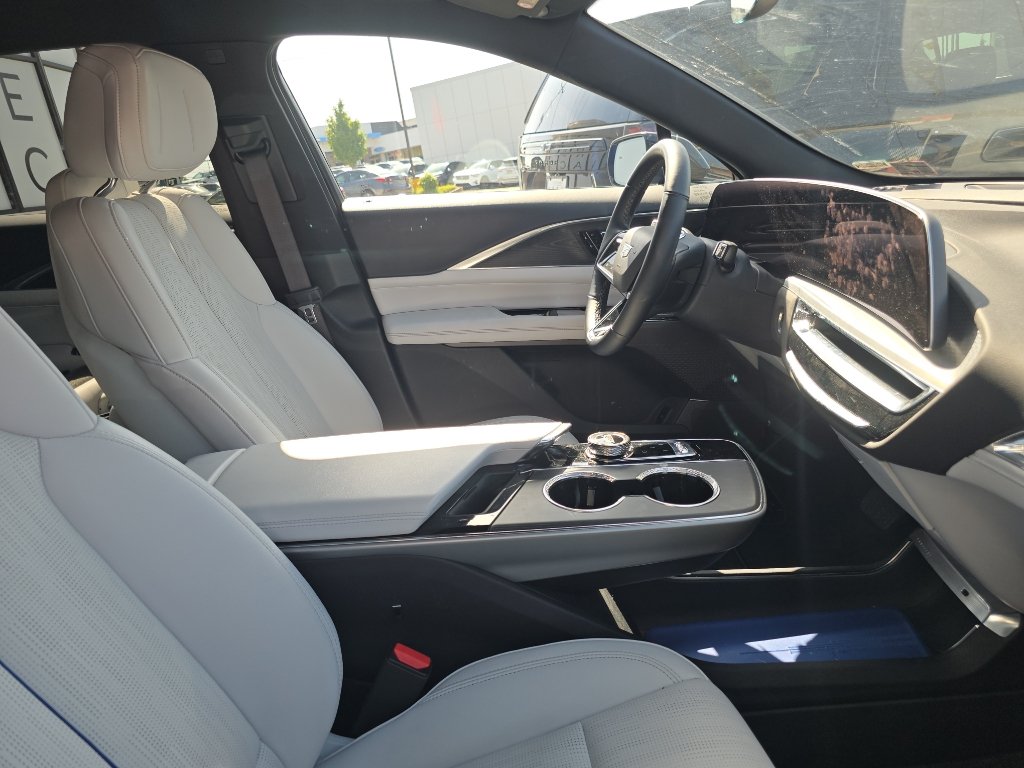 Used 2024 Cadillac Lyriq Sport w/ LPO, Floor Liner Package AWD/4WD image 11