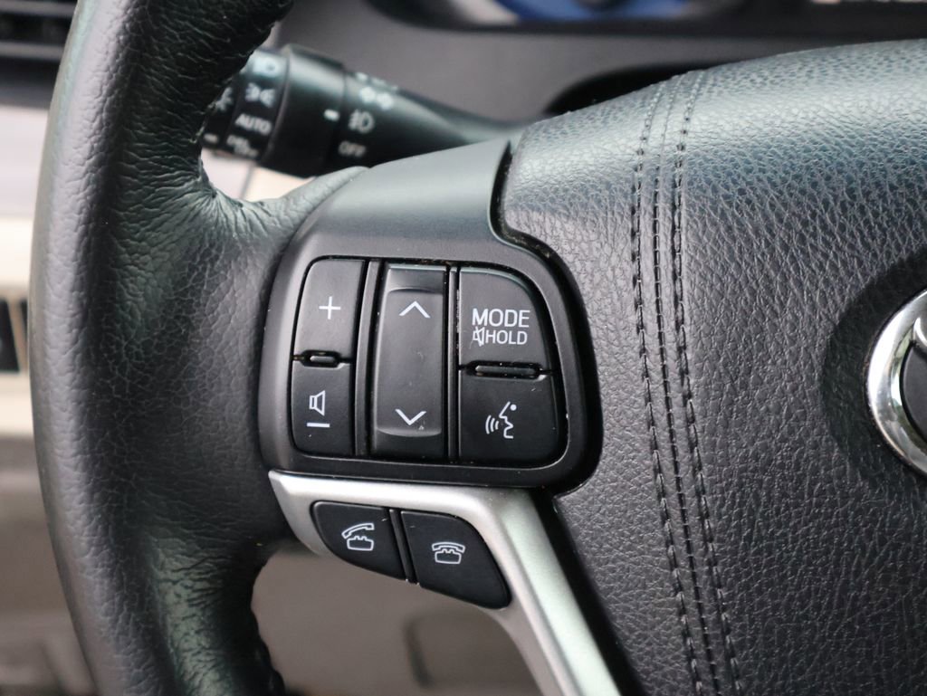 Used 2015 Toyota Sienna XLE Premium image 35