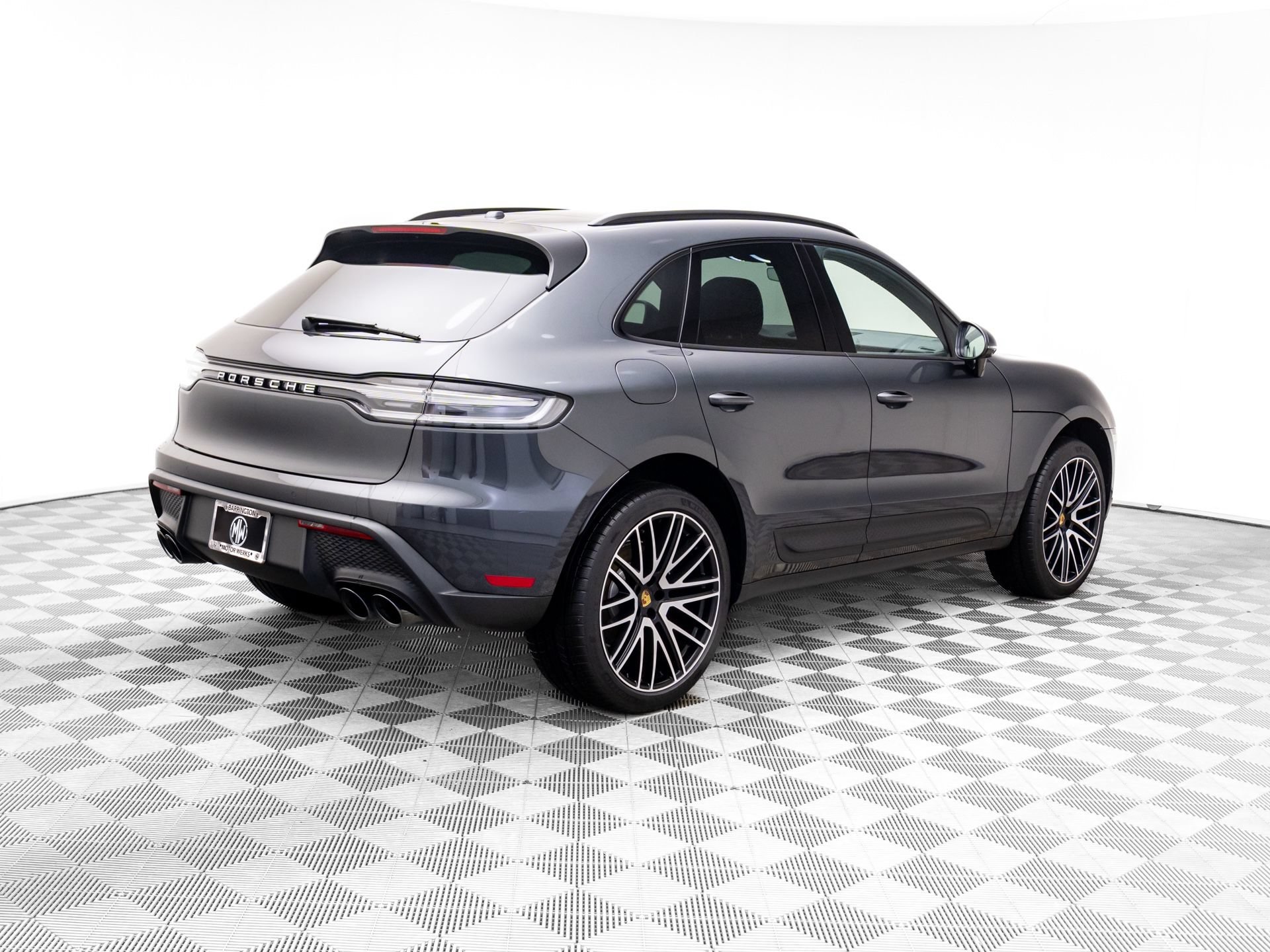 Certified 2026 Porsche Macan AWD/4WD image 8