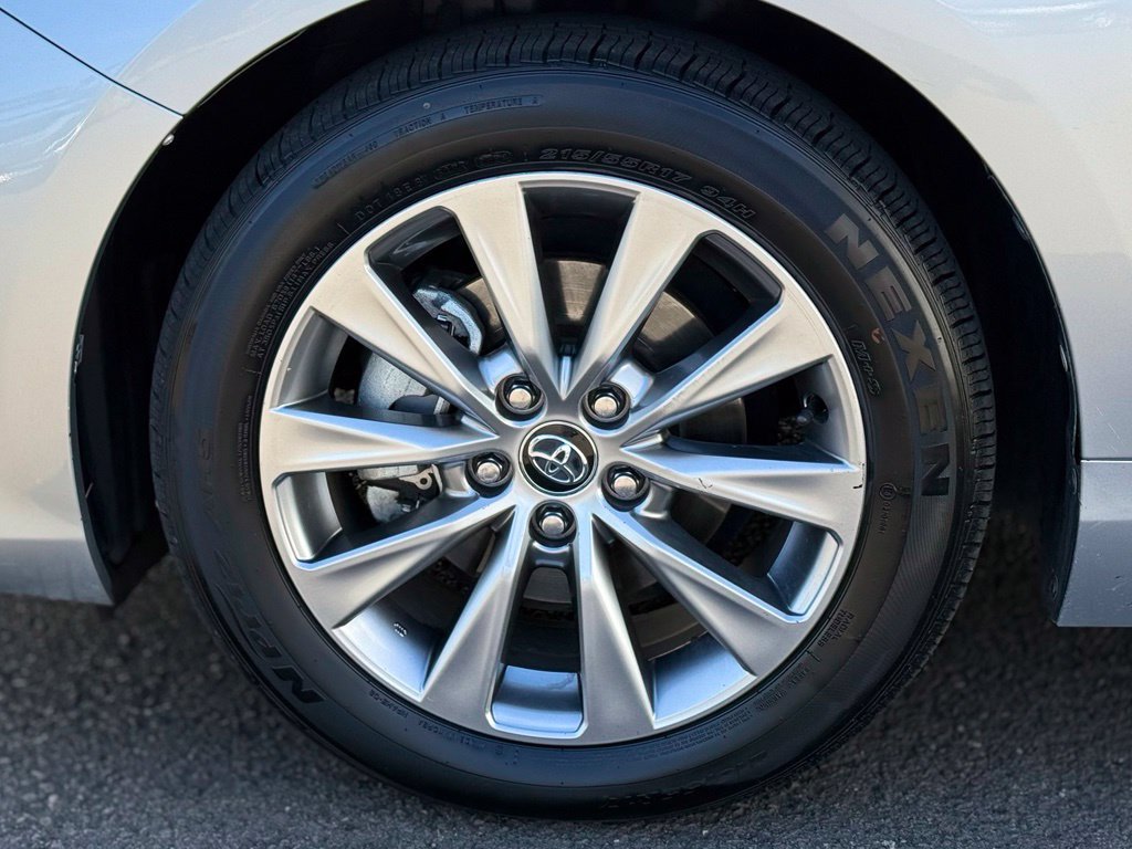 Used 2016 Toyota Camry XLE w/ Moonroof Package FWD image 9