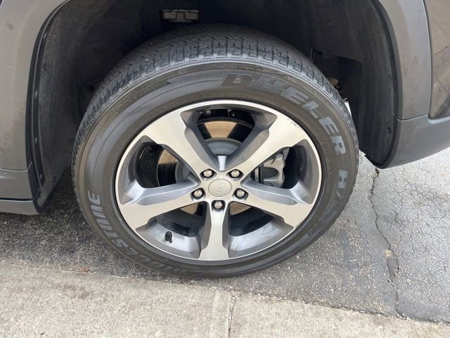 Used 2023 Jeep Grand Cherokee 4WD 4xe image 31