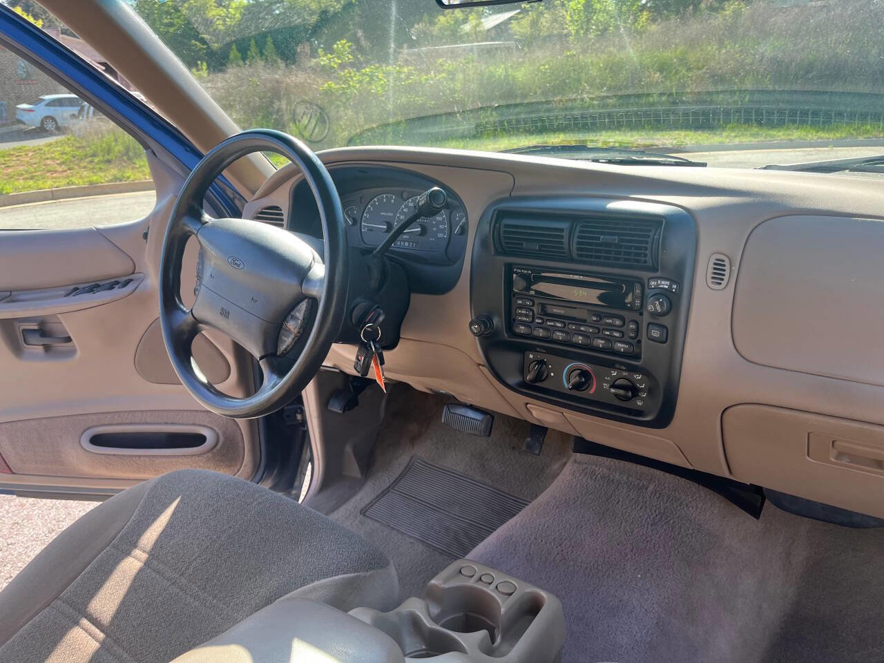 Used 2000 Ford Explorer XLS RWD image 22