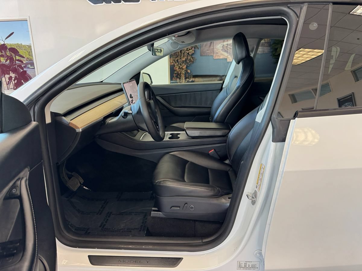 Used 2021 Tesla Model Y Long Range AWD/4WD image 11