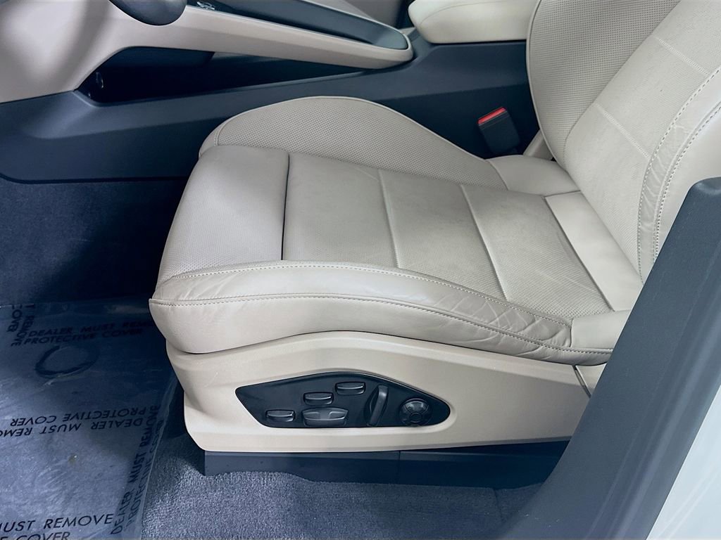 Certified 2025 Porsche Macan Electric image 22