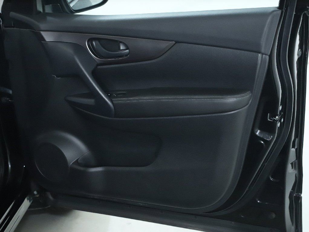 Certified 2022 Nissan Rogue Sport S image 32