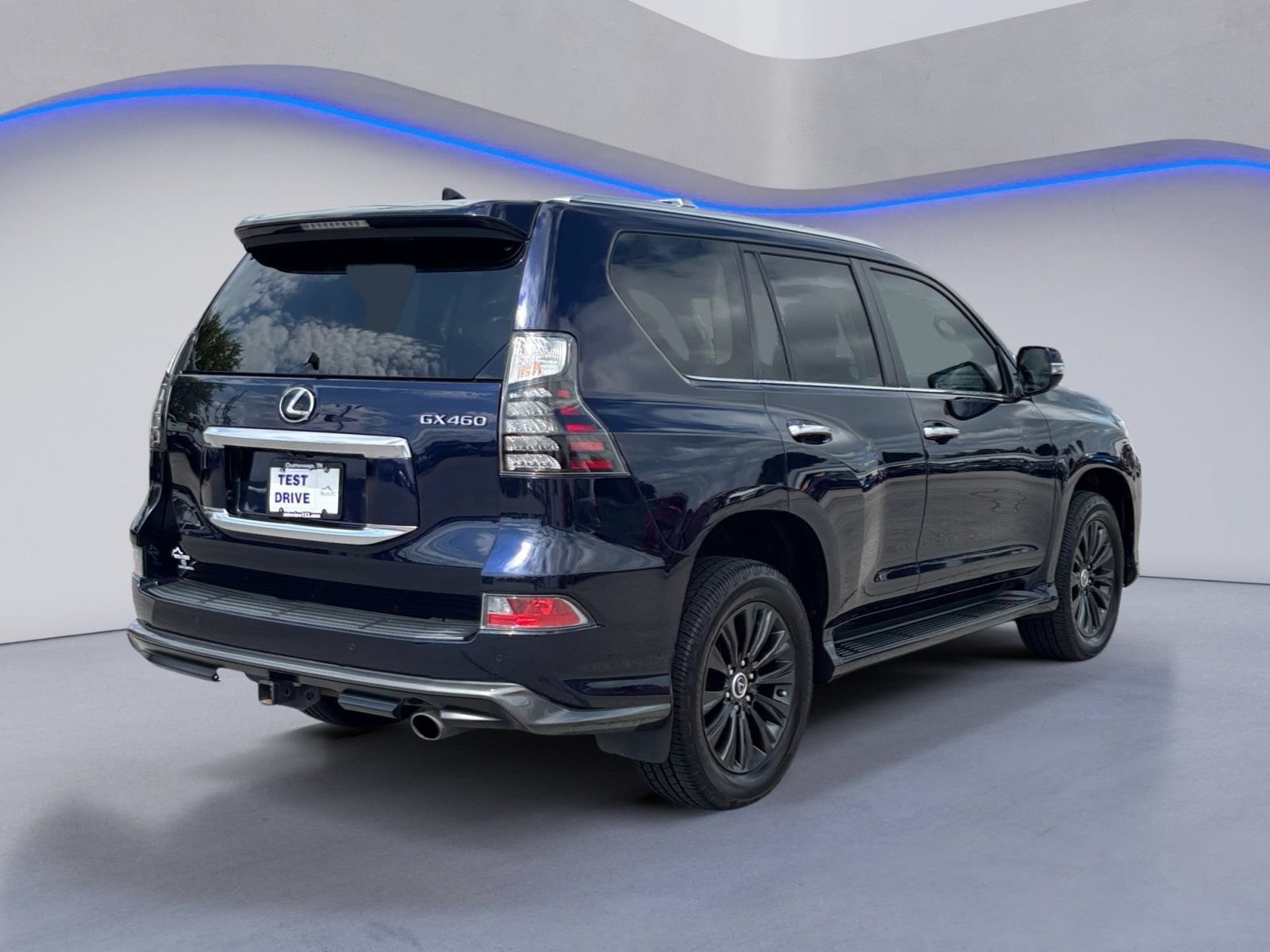 Used 2023 Lexus GX 460 Premium w/ Accessory Package AWD/4WD image 3