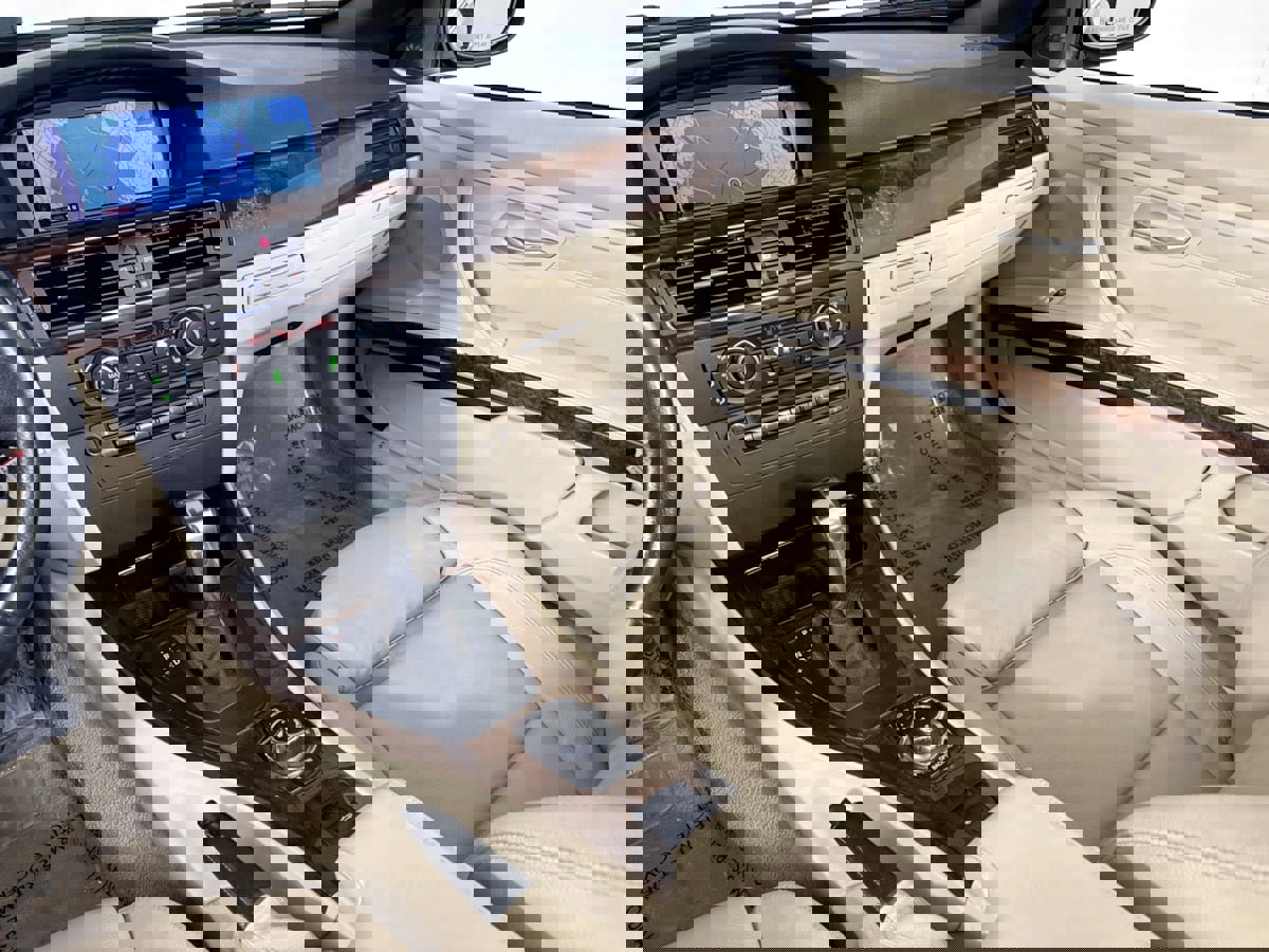 Used 2010 BMW 328i Convertible image 26