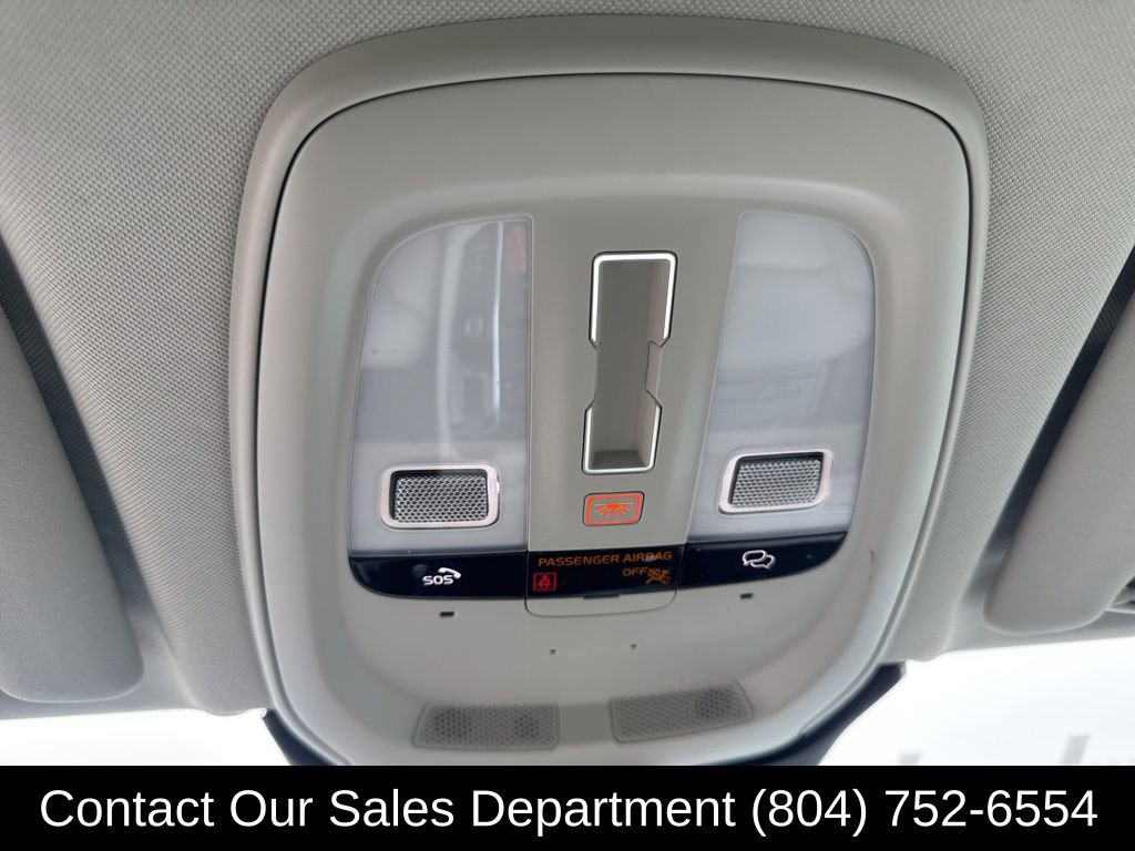 Used 2023 Volvo XC60 B5 Plus image 22