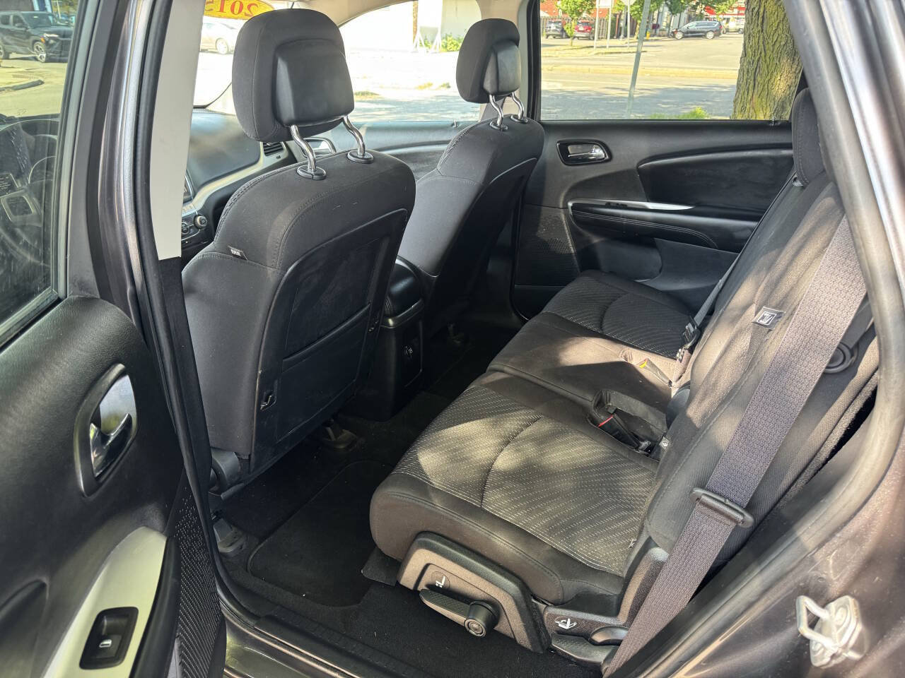 Used 2015 Dodge Journey SXT w/ Flexible Seating Group FWD image 9