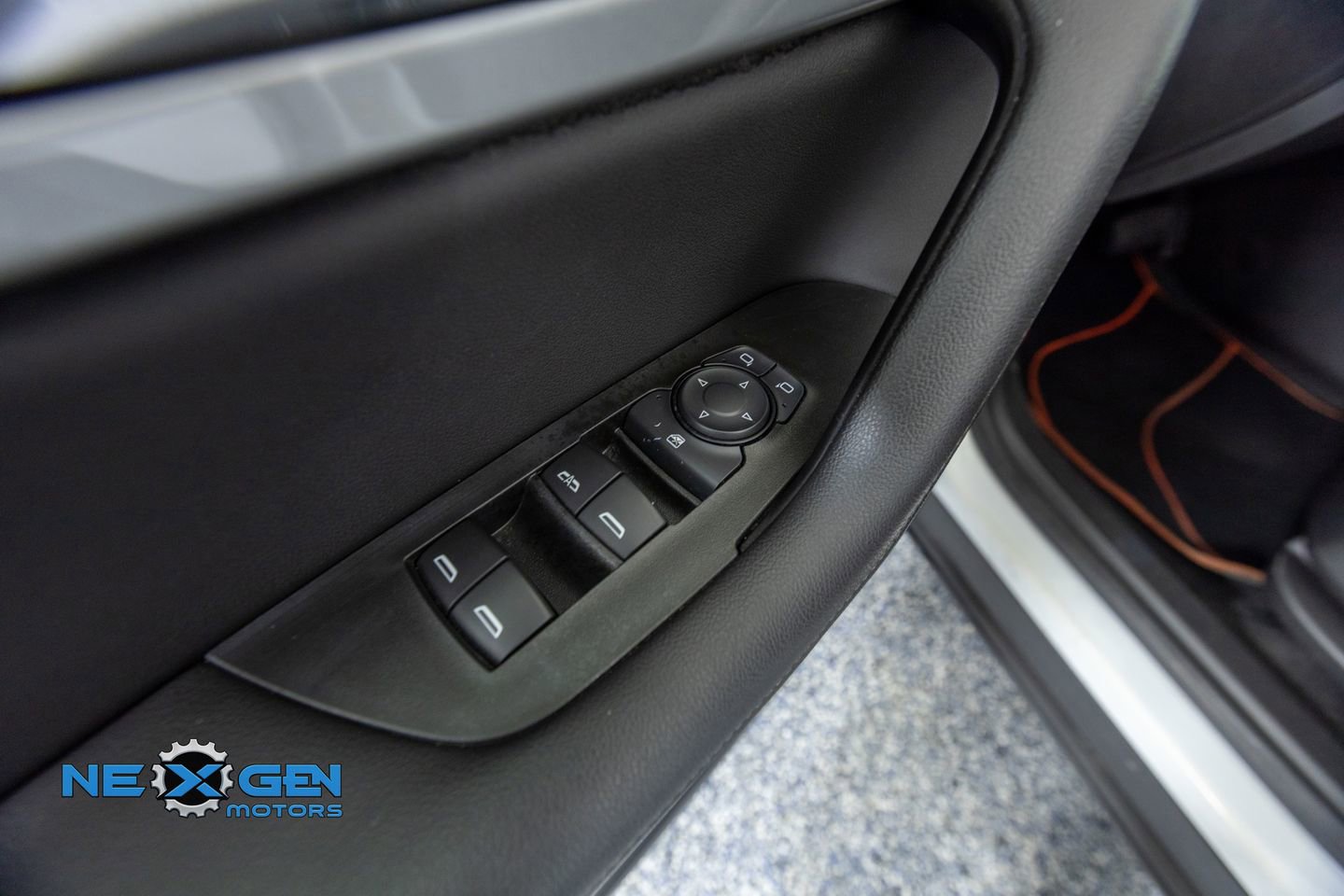 Used 2019 Chevrolet Blazer LT image 12