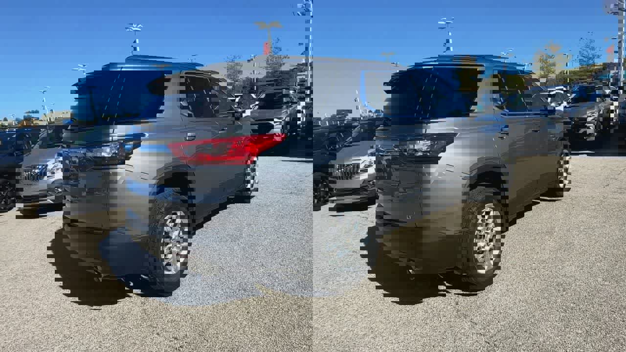 Used 2020 Chevrolet Traverse LT image 8