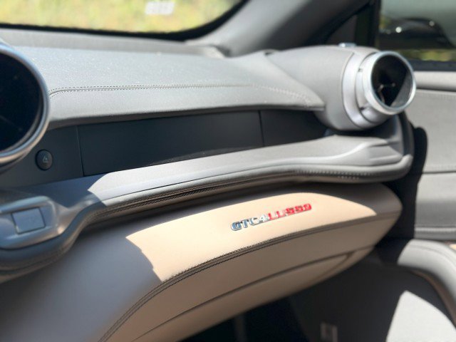 Used 2019 Ferrari GTC4Lusso image 16