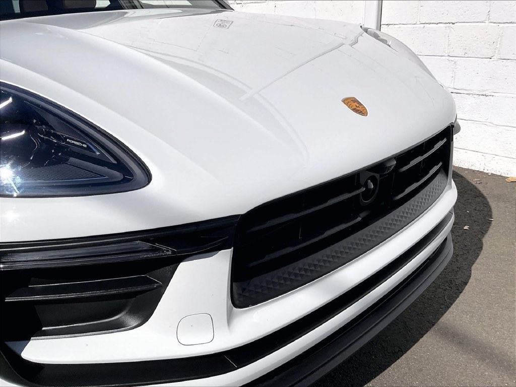 Certified 2023 Porsche Macan AWD/4WD image 32