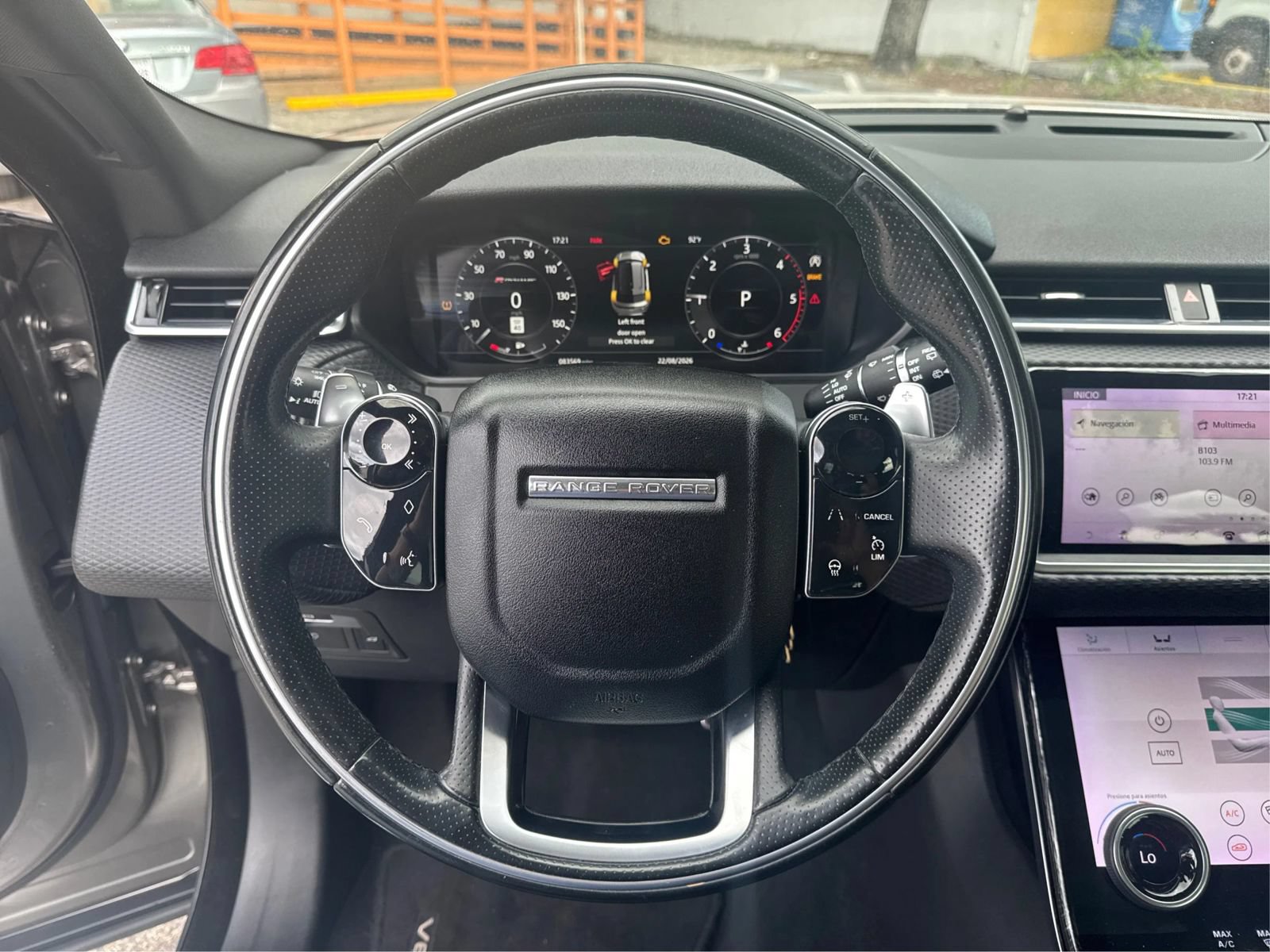 Used 2018 Land Rover Range Rover Velar R-Dynamic SE AWD/4WD image 19