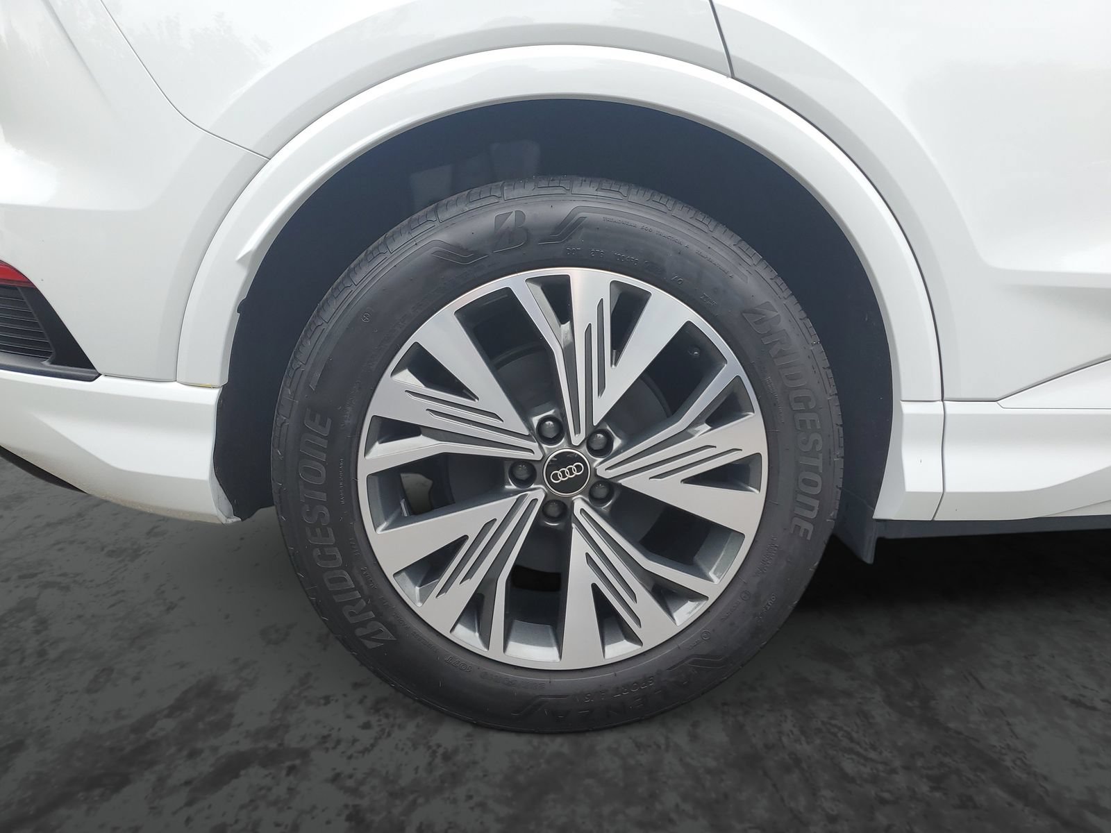 Used 2025 Audi Q4 e-tron Premium w/ Convenience Package RWD image 5