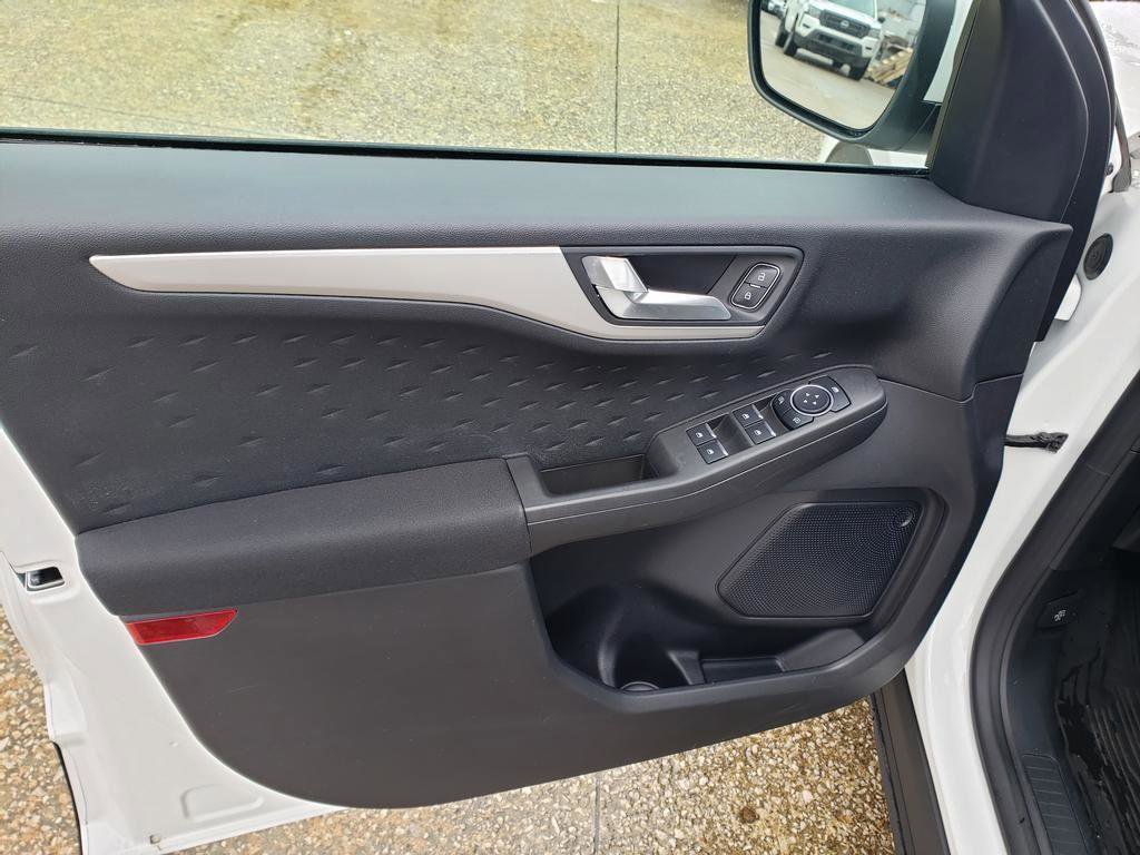 Used 2020 Ford Escape SE image 17