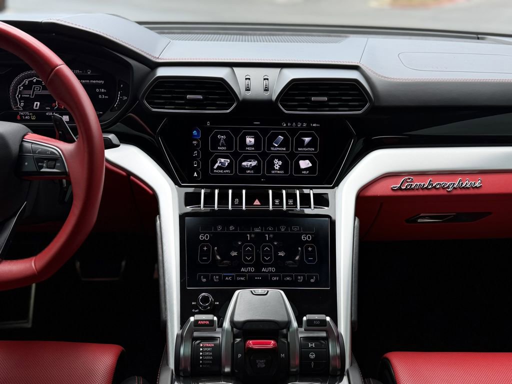 Used 2021 Lamborghini Urus AWD/4WD image 52
