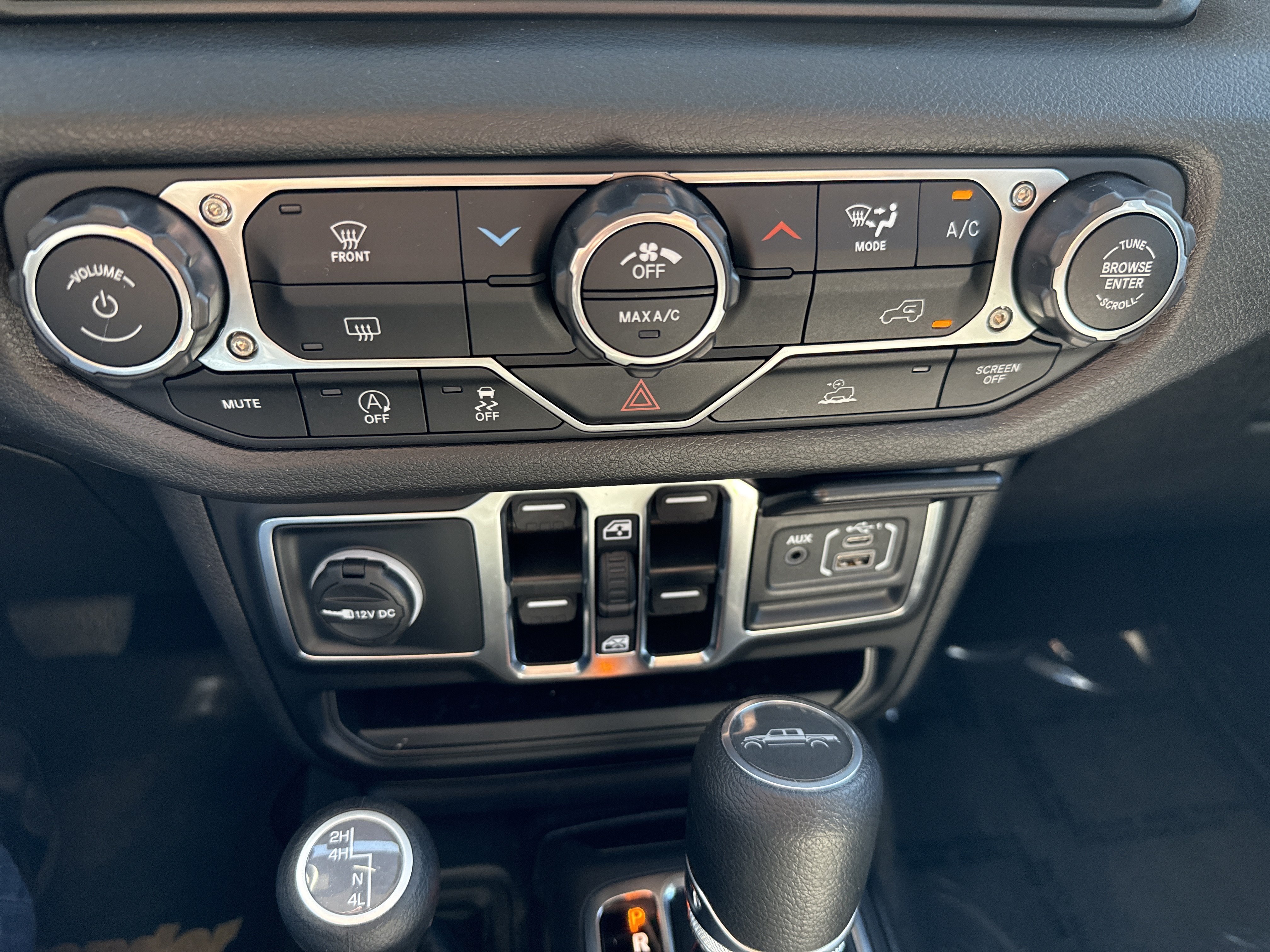 Used 2025 Jeep Gladiator Mojave AWD/4WD image 25