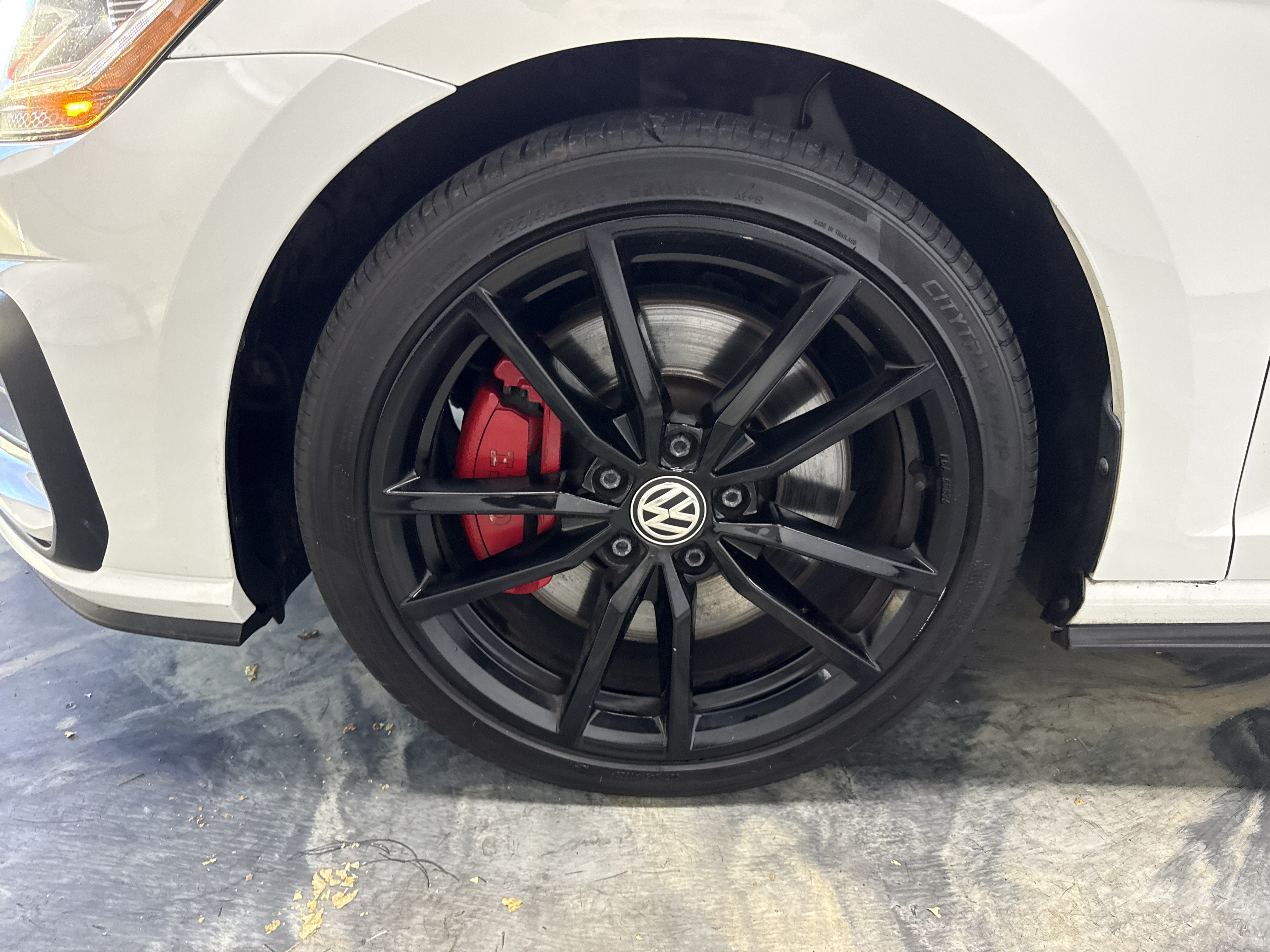 Used 2021 Volkswagen GTI SE FWD image 22