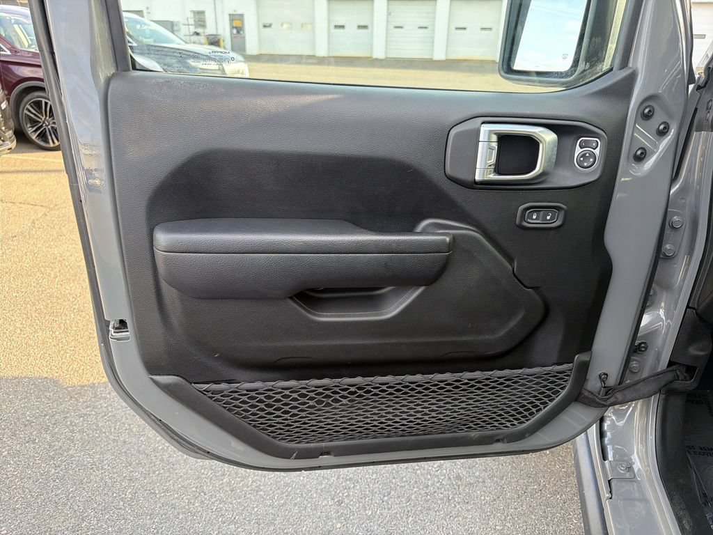 Used 2023 Jeep Wrangler Unlimited Rubicon 4xe w/ Cold Weather Group AWD/4WD image 12