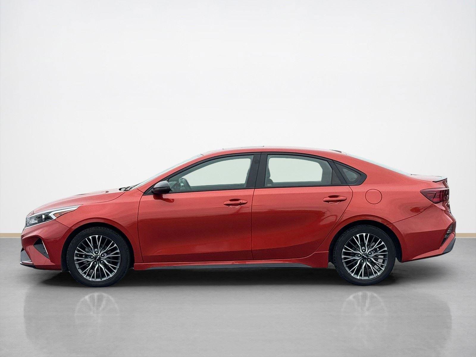 Used 2024 Kia Forte GT-Line w/ GT-Line Premium Package FWD image 4