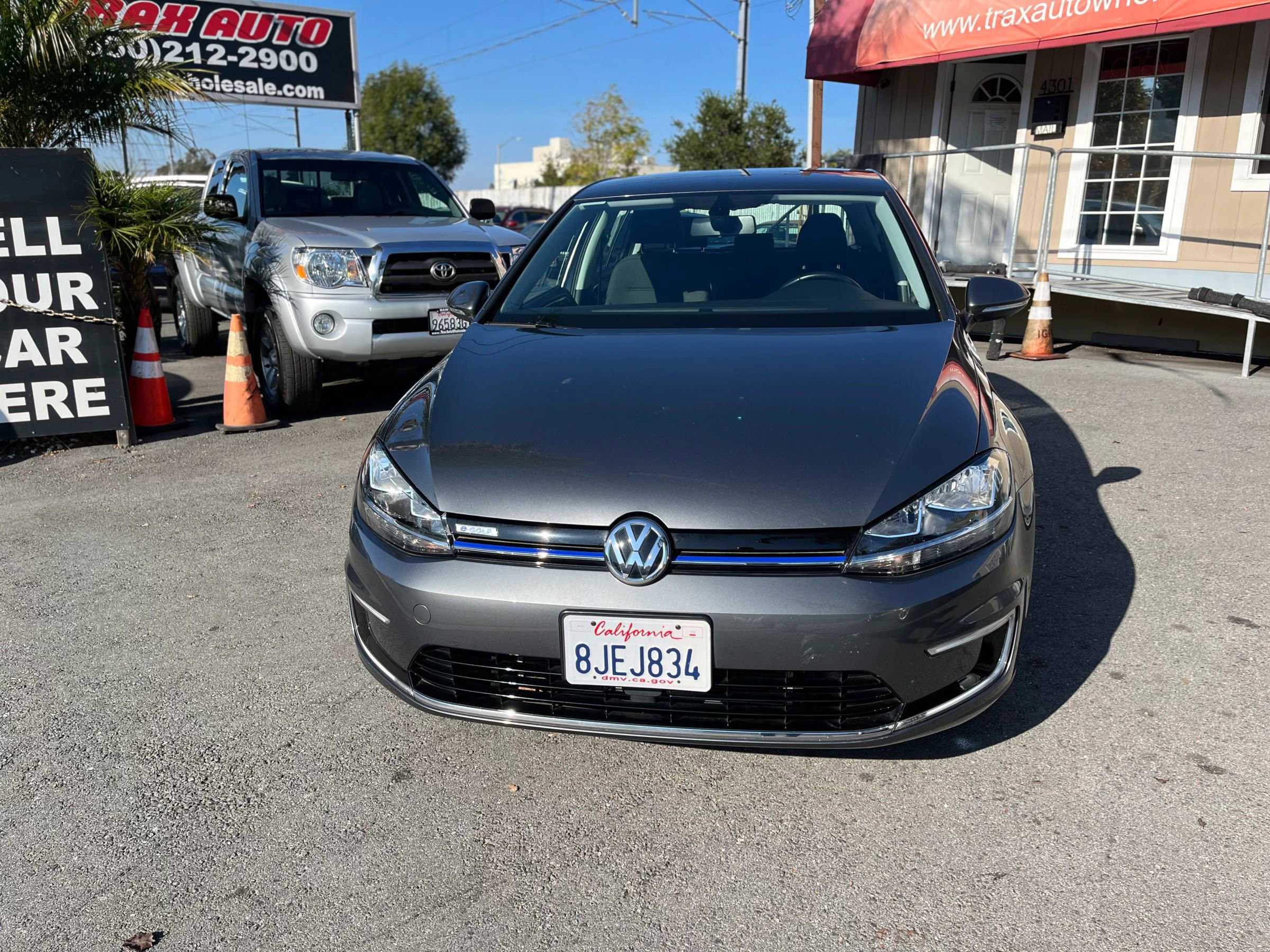 Used 2019 Volkswagen e-Golf SE w/ Driver Assistance Package FWD image 2