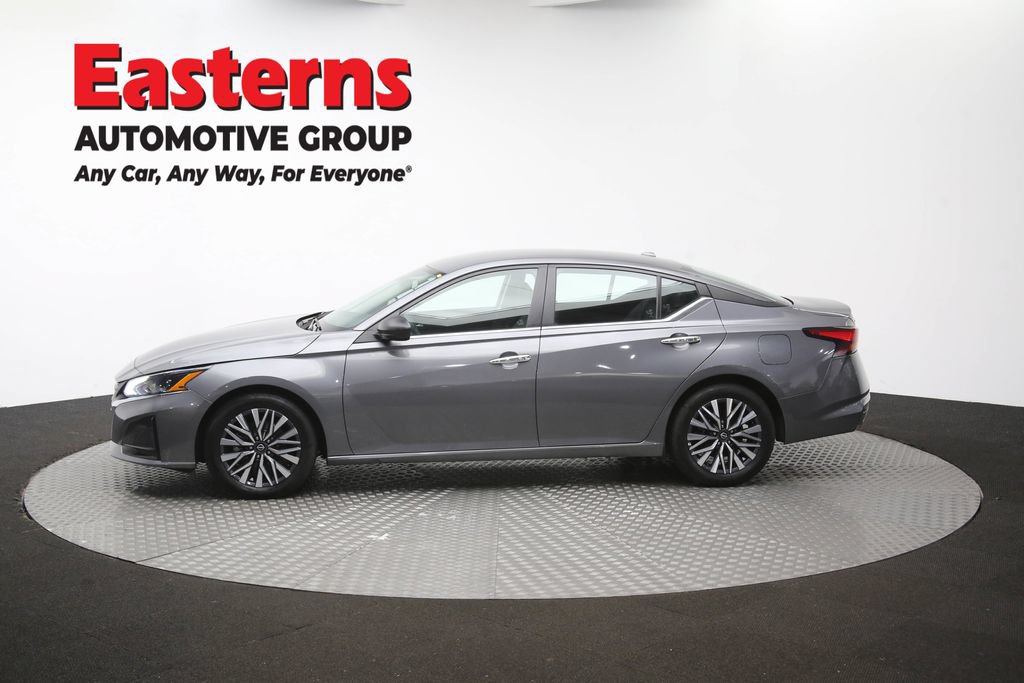Used 2025 Nissan Altima 2.5 SV FWD image 59