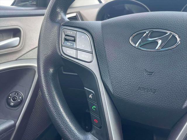 Used 2017 Hyundai Santa Fe SE image 20