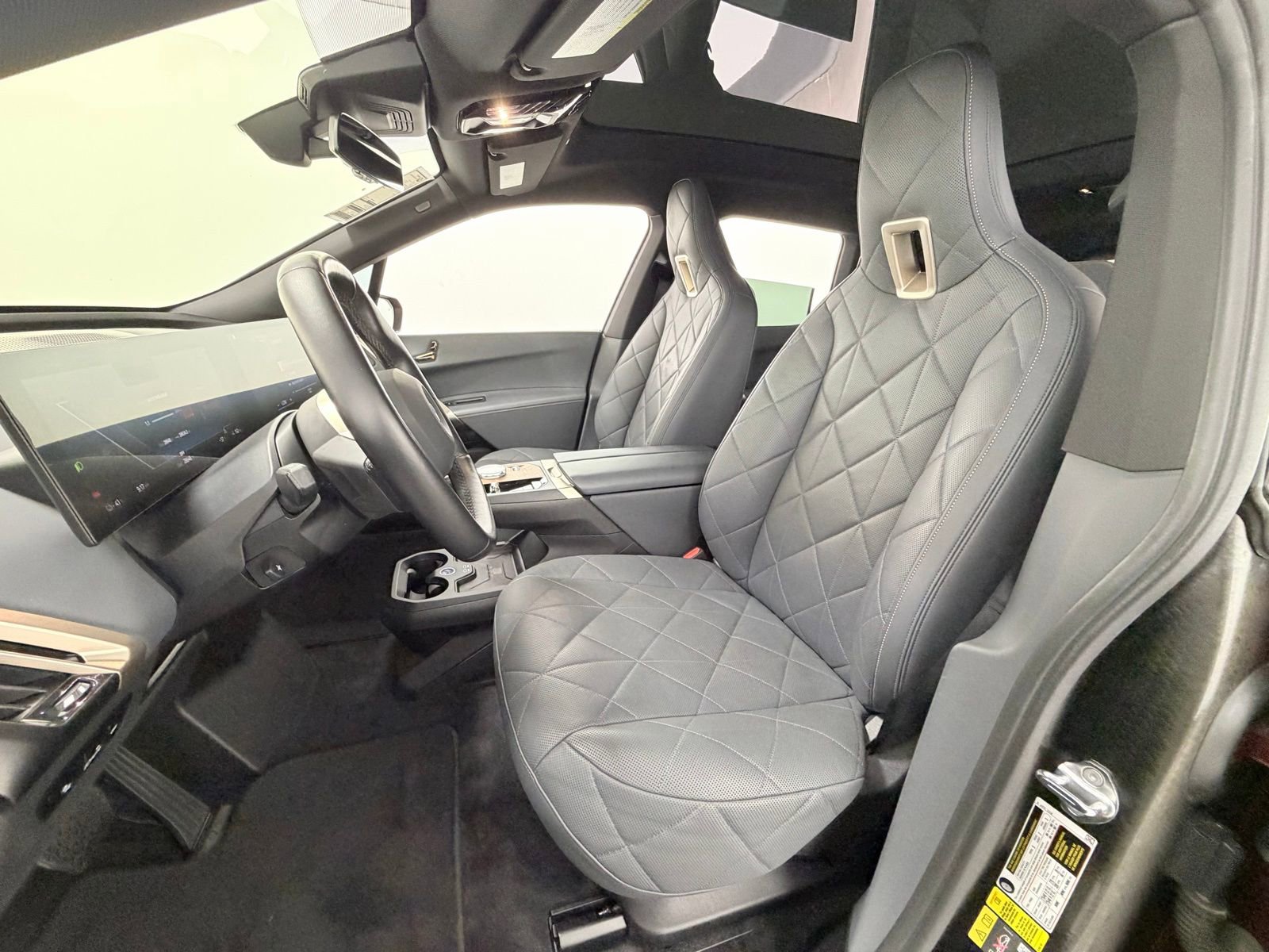 Used 2023 BMW iX xDrive50 w/ Ultimate Package 2 AWD/4WD image 27