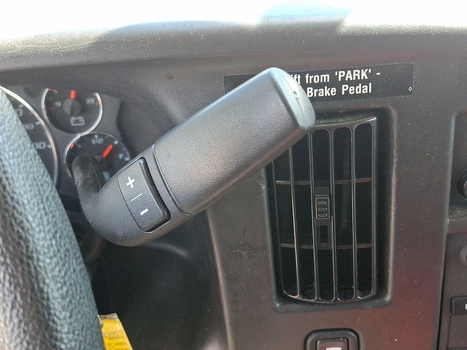 Used 2025 Chevrolet Express 2500 w/ Driver Convenience Package RWD image 15