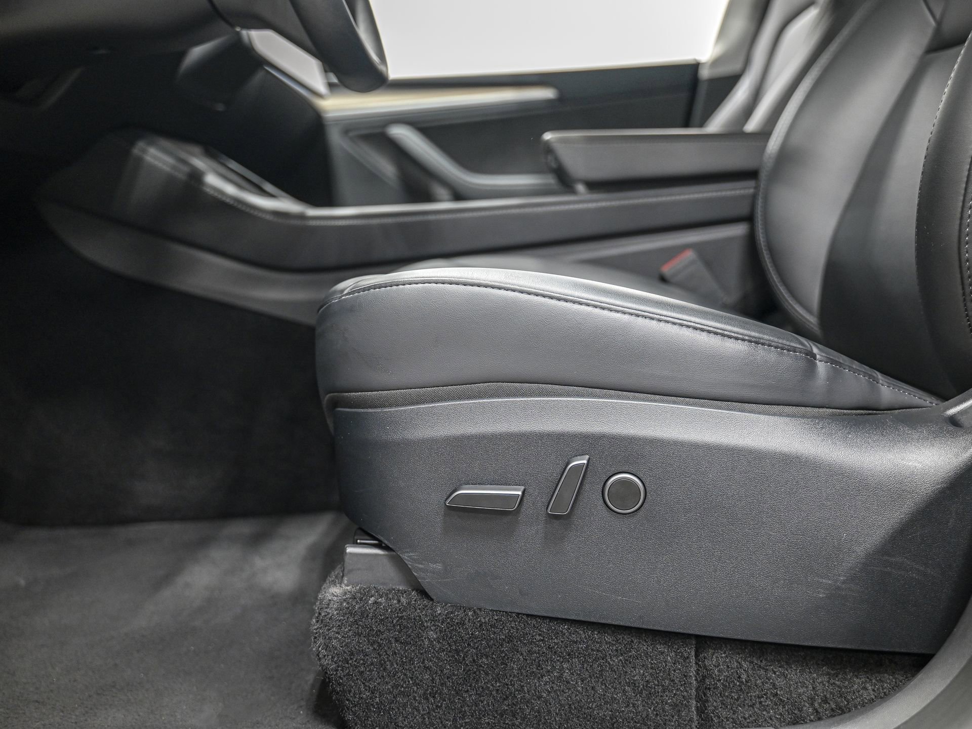 Used 2023 Tesla Model Y Long Range image 15