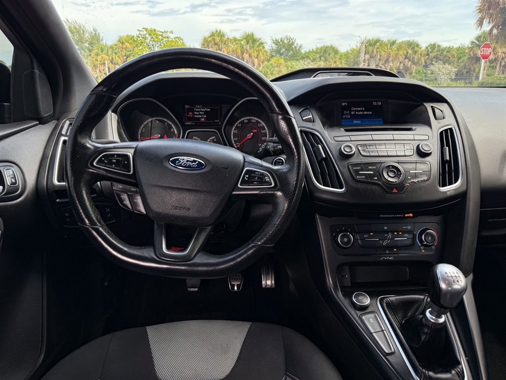 Used 2017 Ford Focus ST image 18